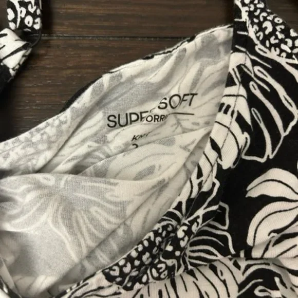 2 Rompers Summer Style - Picture 2 of 4